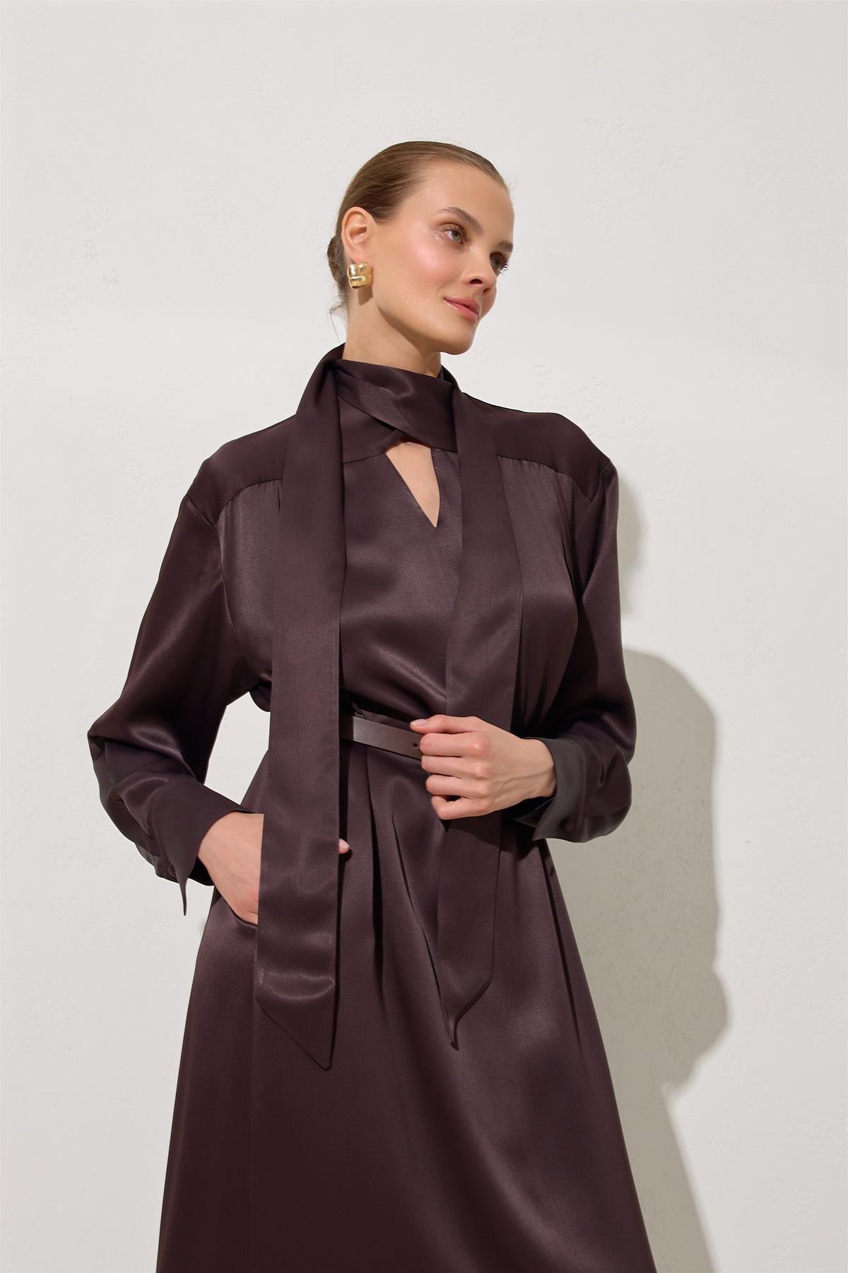 Kahve Boyun Detaylı Belden Kemerli Elbise Kadın Günlük Elbise modelleri