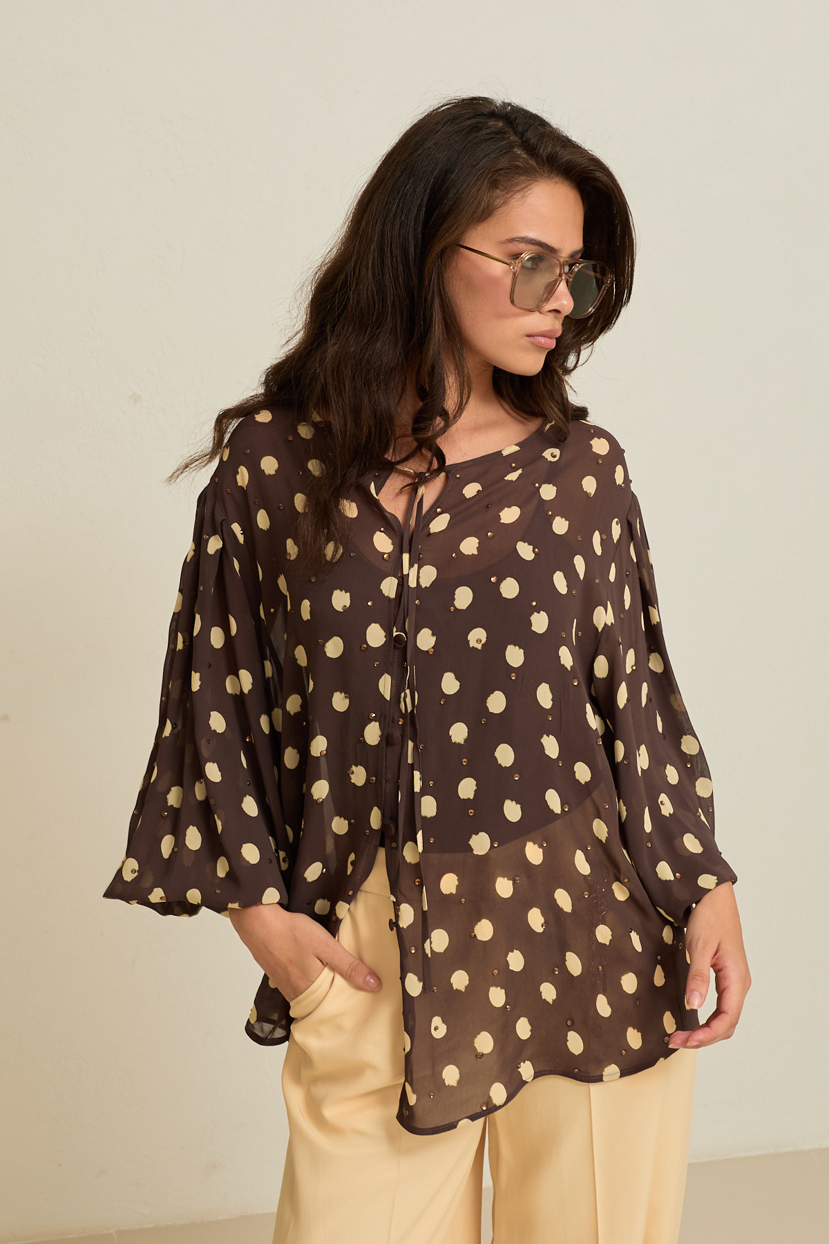 Kahve-Ekru Desenli, Balon Kollu Bağlama Detaylı Rahat Kesim Bluz Kadın Kategorisiz modelleri