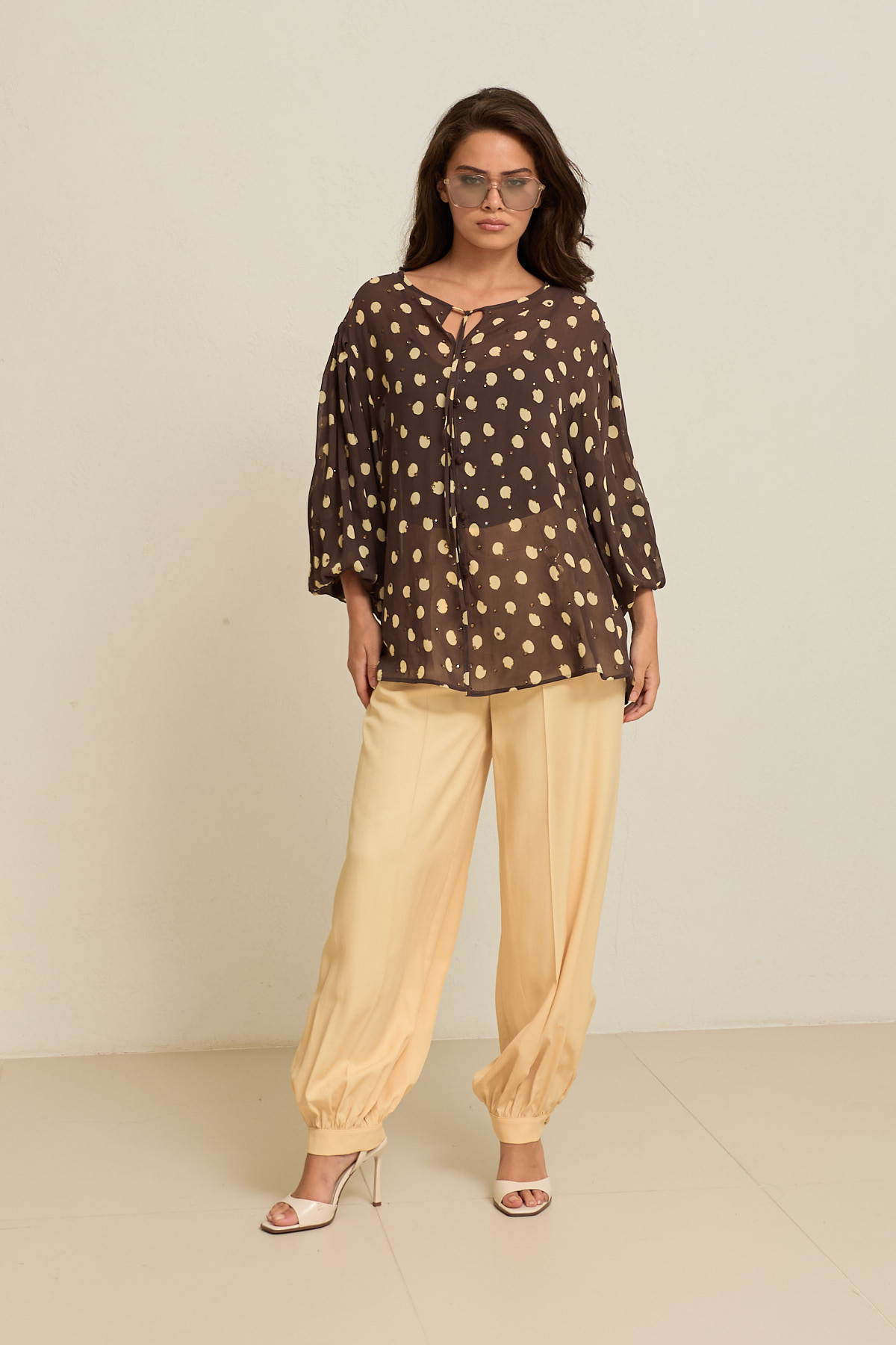 Kahve-Ekru Desenli, Balon Kollu Bağlama Detaylı Rahat Kesim Bluz Kadın Kategorisiz modelleri