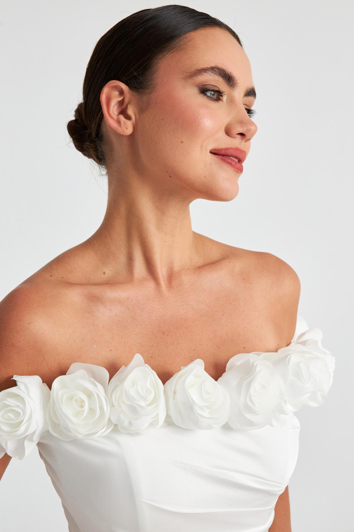 Kemik  Omuz Çiçek Detaylı Yırtmaçlı Abiye Elbise Kadın Kategorisiz modelleri