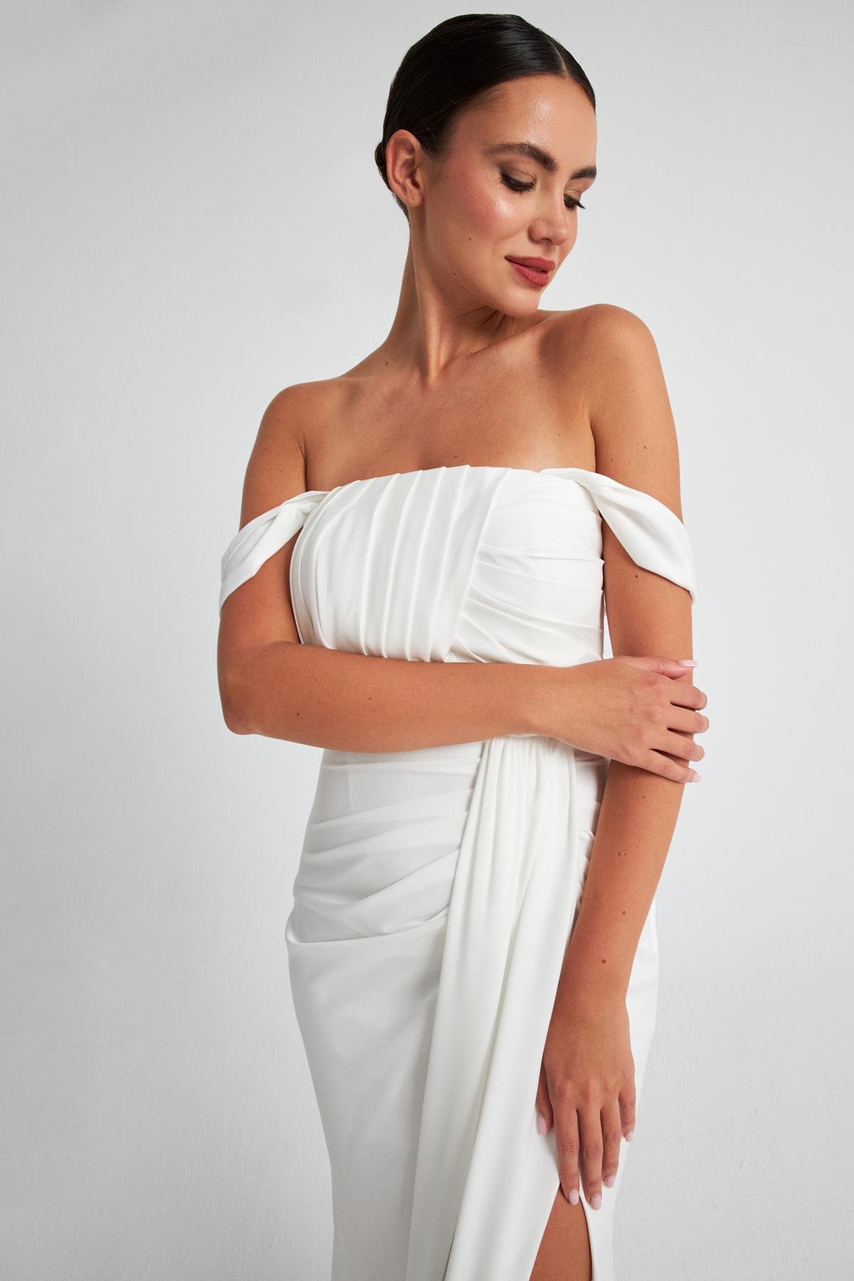 Kemik Straplez Yırtmaç Detaylı Abiye Elbise Kadın Kategorisiz modelleri