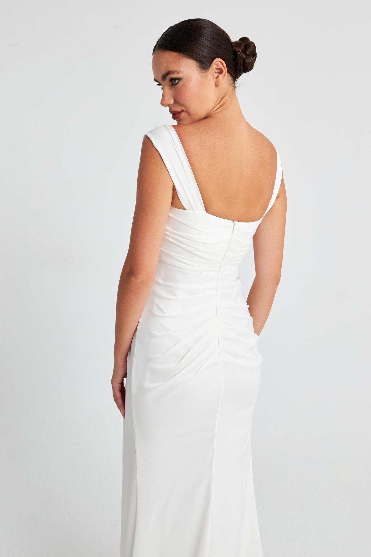 Kemik Straplez Yırtmaç Detaylı Abiye Elbise Kadın Kategorisiz modelleri