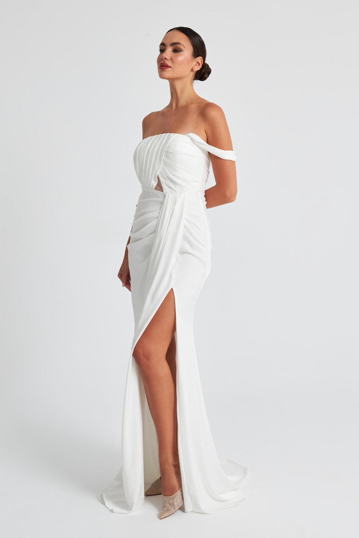 Kemik Straplez Yırtmaç Detaylı Abiye Elbise Kadın Kategorisiz modelleri