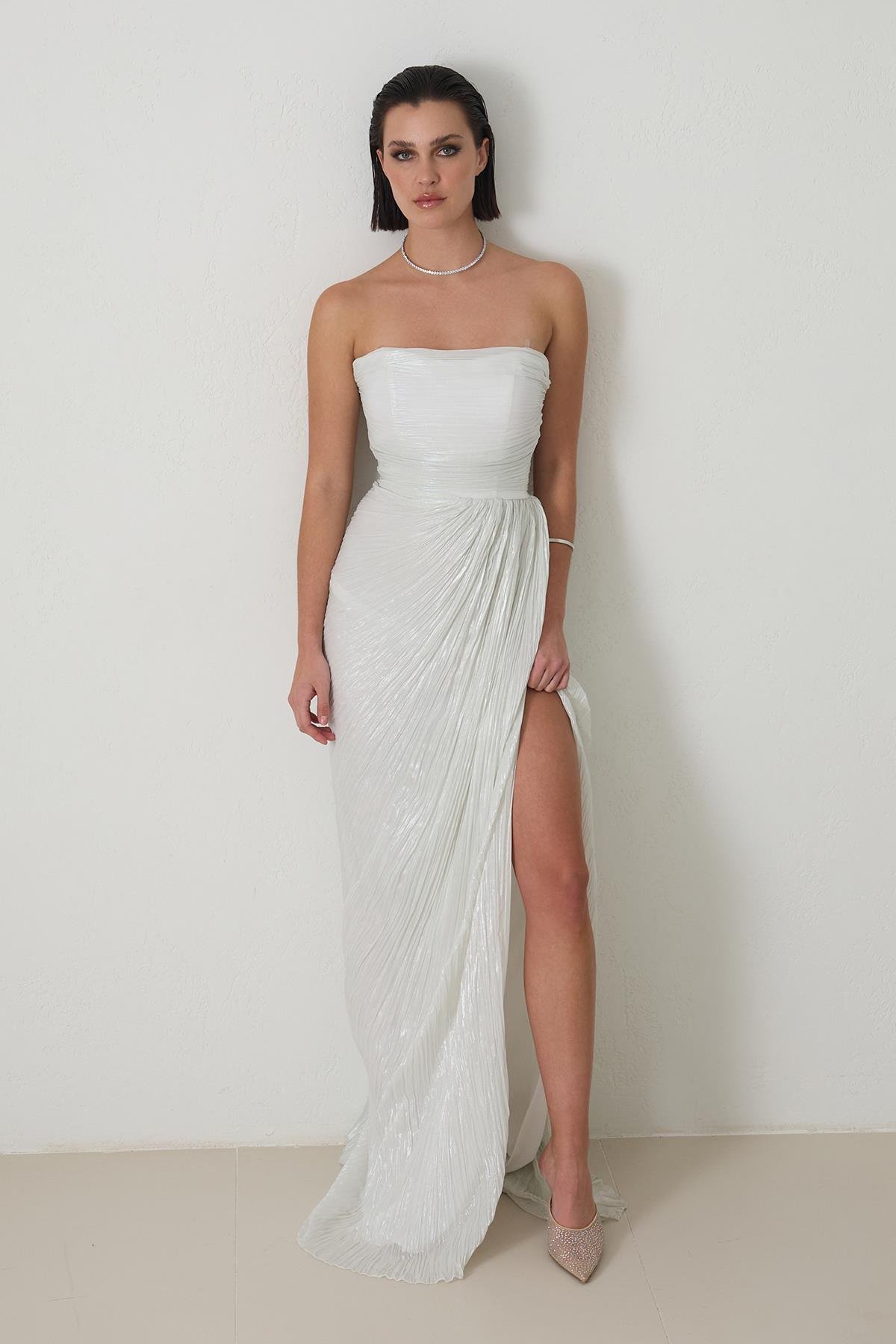 Kemik Straplez Yırtmaç Detaylı Tam Kalıp Uzun Abiye Elbise Kadın Kategorisiz modelleri