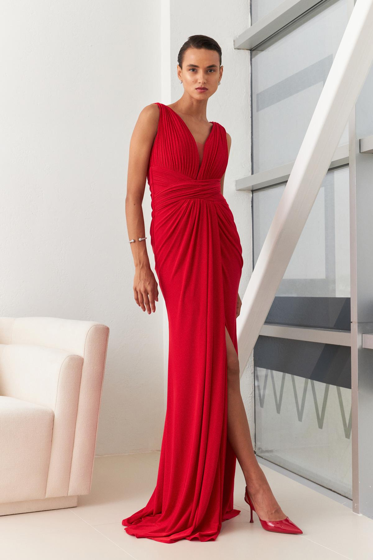 Kırmızı Belden Çapraz Ve Göğüs Detaylı Yırtmaçlı Midi Boy Abiye Elbise Kadın Kategorisiz modelleri