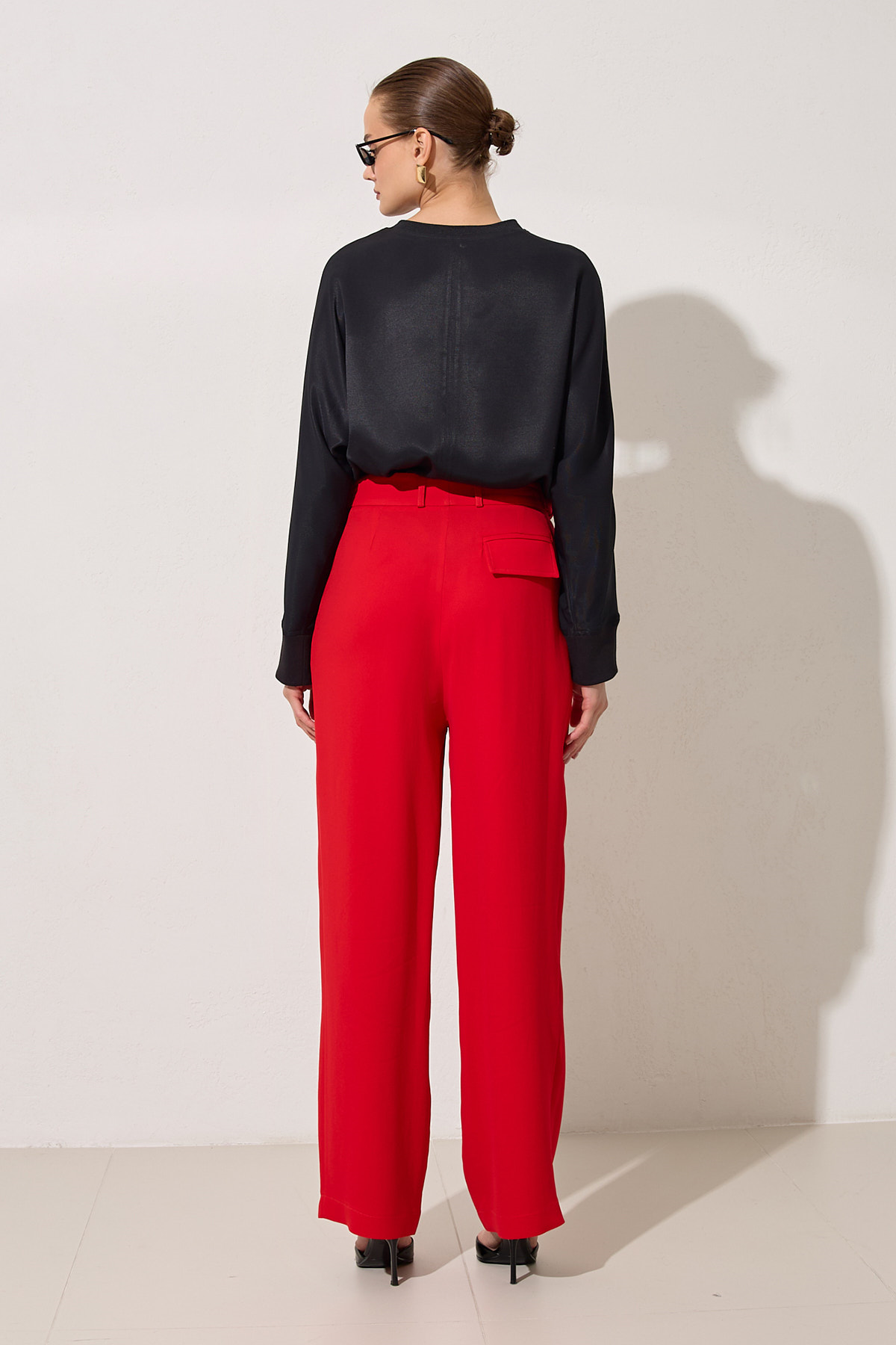 Kırmızı Kuşak Detaylı Ceket Ve Yüksek Bel Pantolonlu Takım Kadın Kategorisiz modelleri