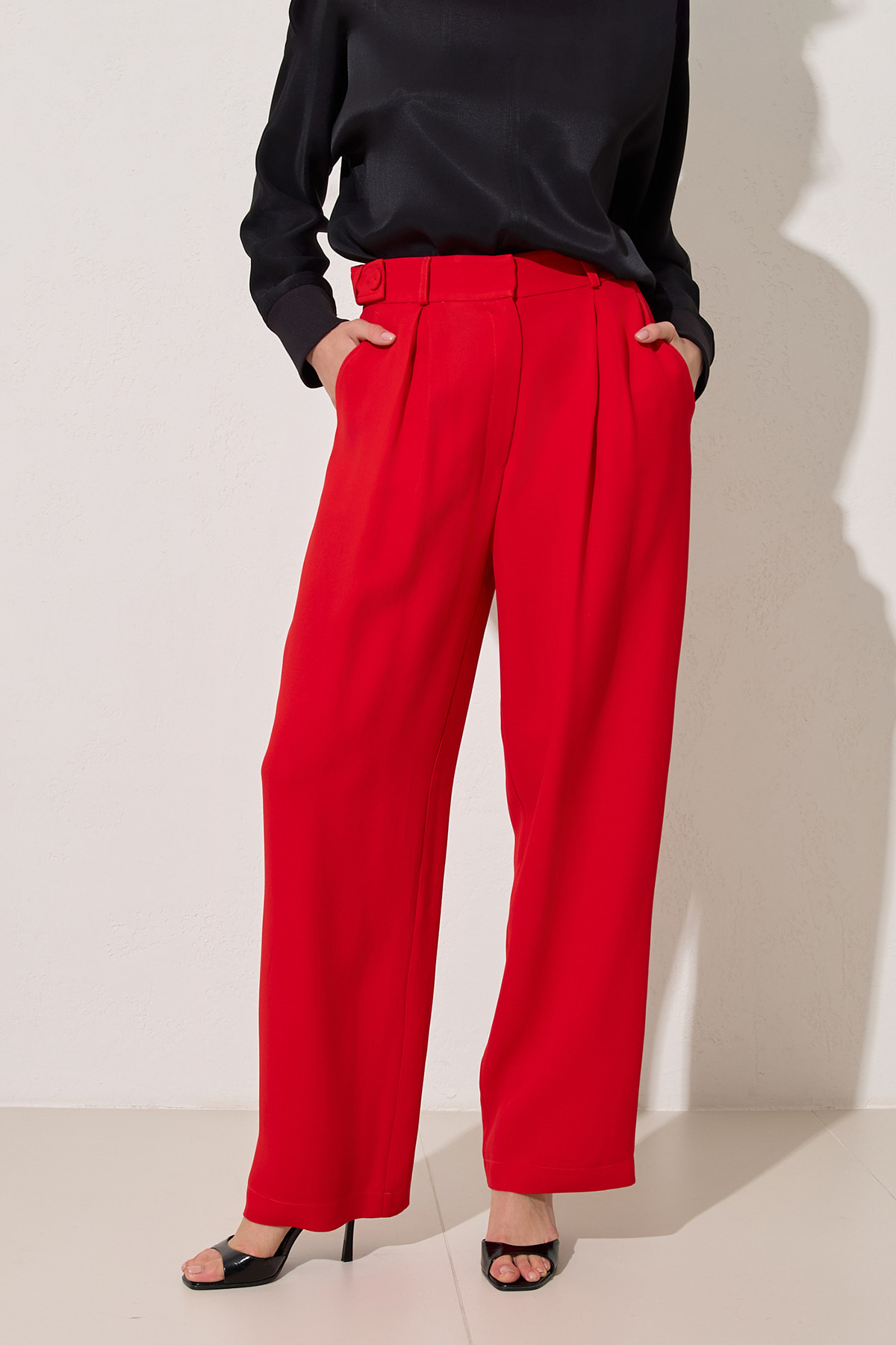 Kırmızı Kuşak Detaylı Ceket Ve Yüksek Bel Pantolonlu Takım Kadın Kategorisiz modelleri