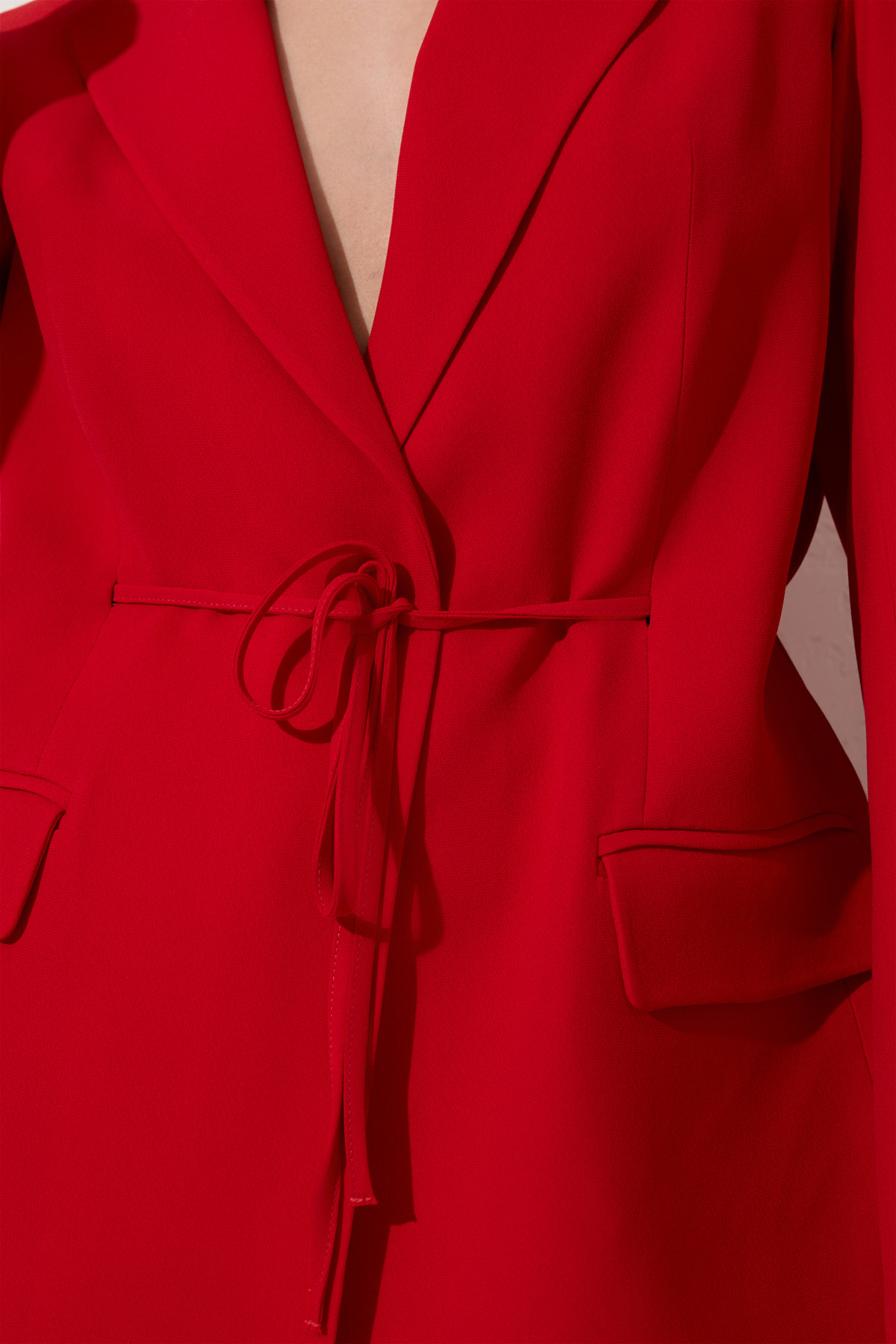 Kırmızı Kuşak Detaylı Ceket Ve Yüksek Bel Pantolonlu Takım Kadın Kategorisiz modelleri