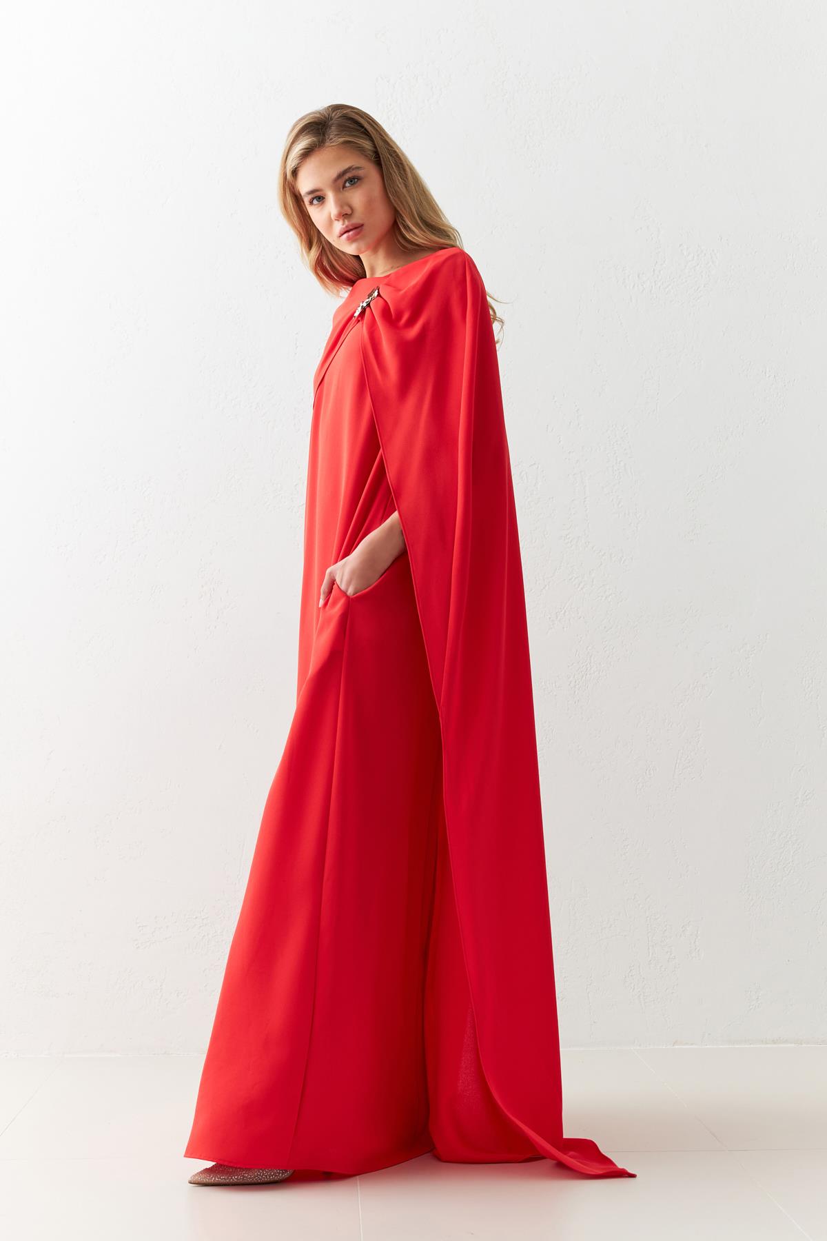 Kırmızı Pelerin Ve Broş Detaylı Midi Boy Elbise Kadın Kategorisiz modelleri