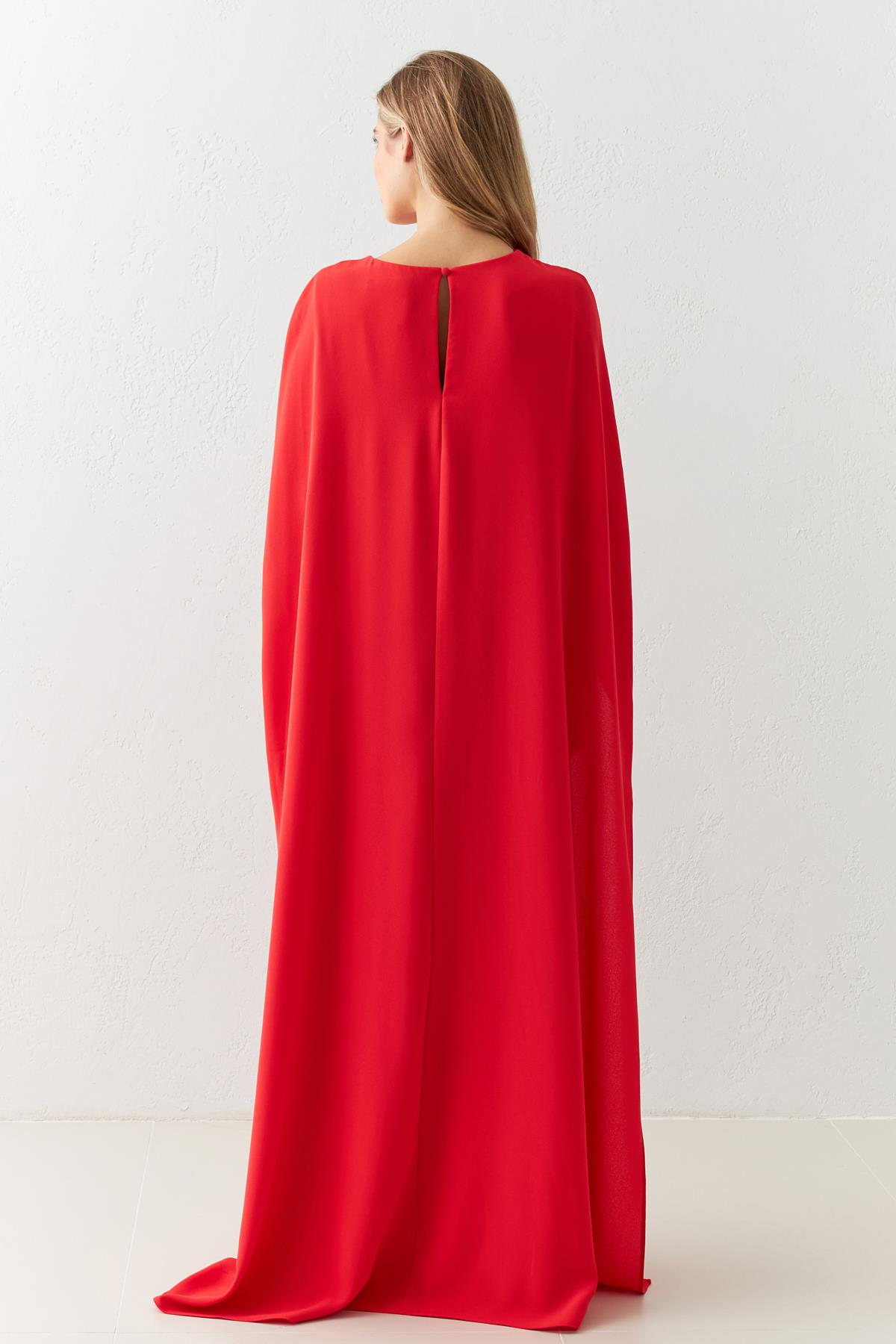 Kırmızı Pelerin Ve Broş Detaylı Midi Boy Elbise Kadın Kategorisiz modelleri