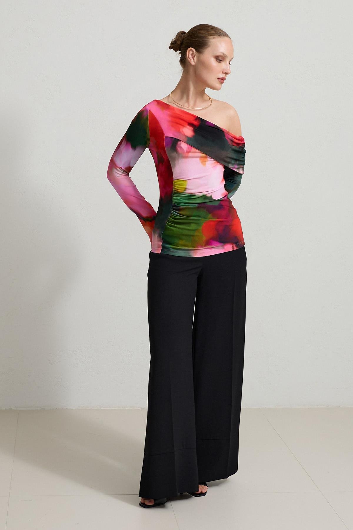 Kırmızı Yaka Ve Bel Detaylı Desenli Bluz Kadın Bluz modelleri