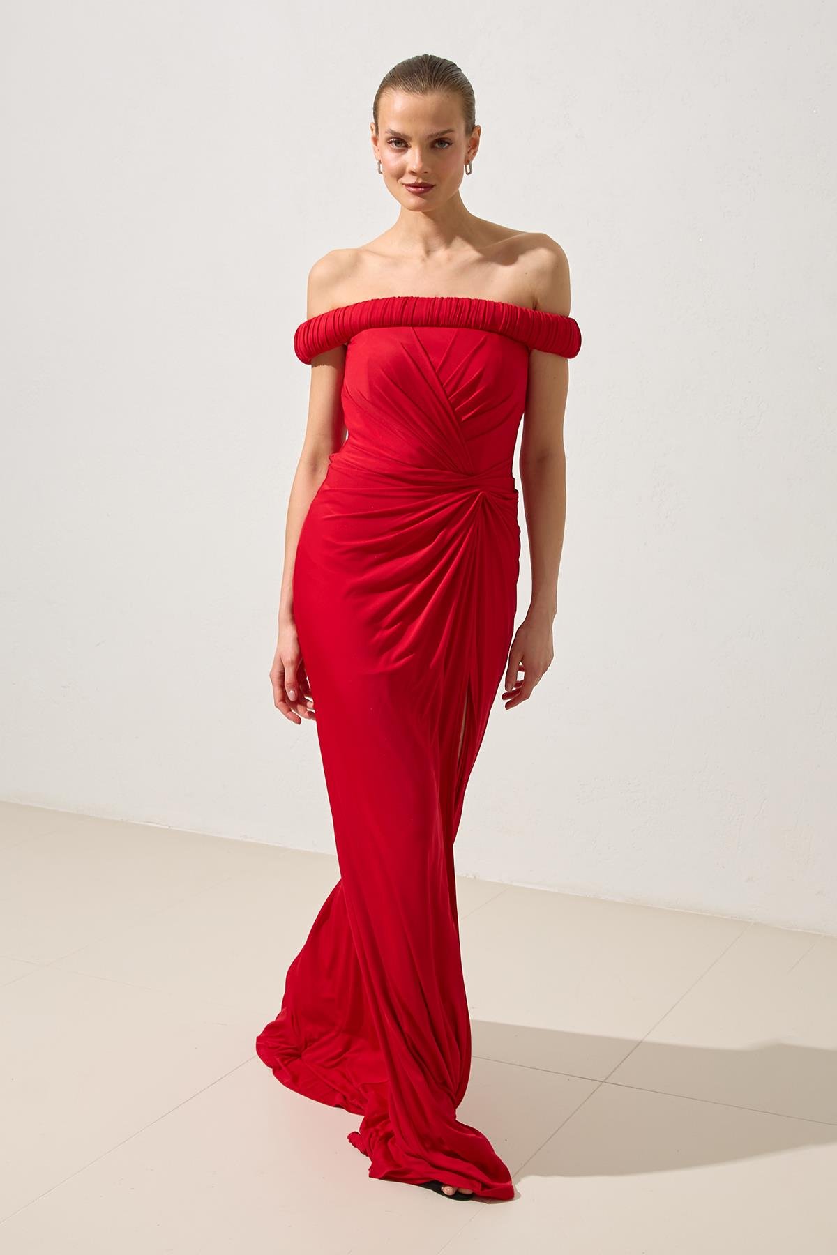 Kırmızı Yaka Ve Bel Detaylı Tam Kalıp Uzun Abiye Elbise Kadın Abiye Elbise modelleri