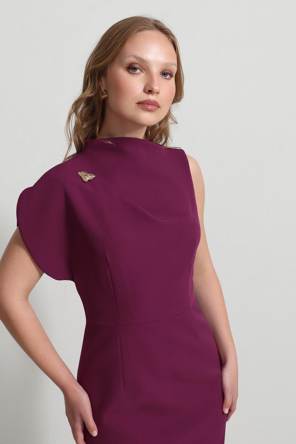 Koyu Fuşya Tek Omuz Detaylı Geniş Kalıp Midi Boy Elbise Kadın Günlük Elbise modelleri