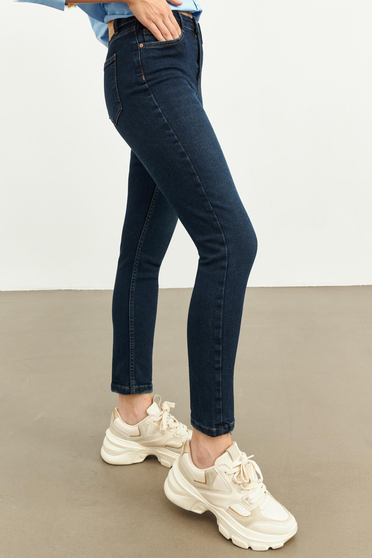 Koyu Mavi Normal Bel Jeans Kadın Jean modelleri