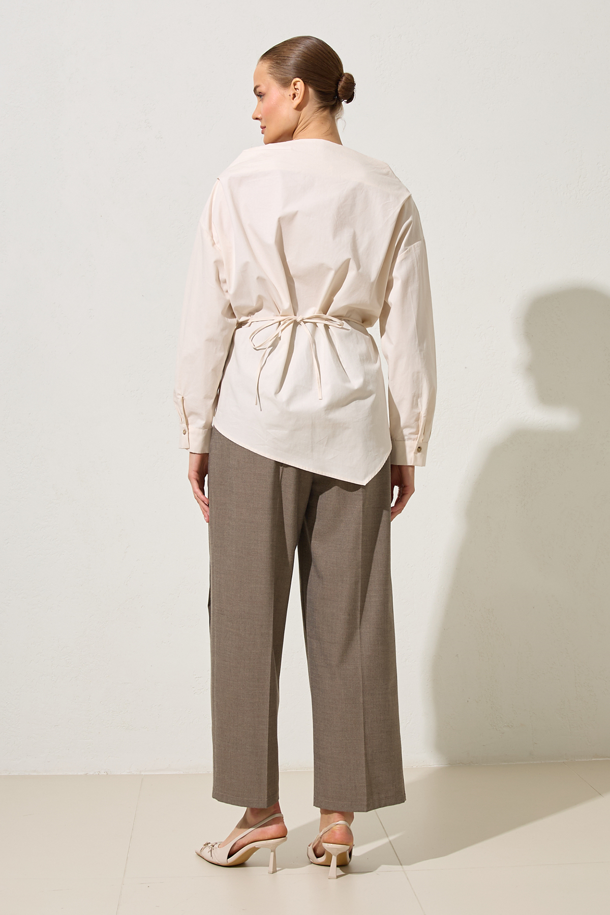 Krem %100 Pamuklu Yaka Detaylı Gömlek Kadın Gömlek modelleri