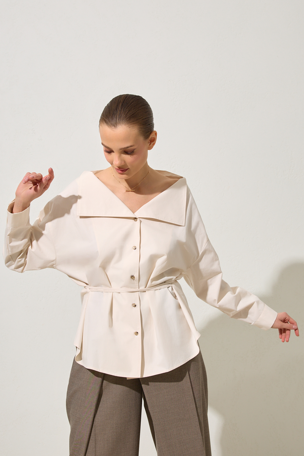 Krem %100 Pamuklu Yaka Detaylı Gömlek Kadın Gömlek modelleri
