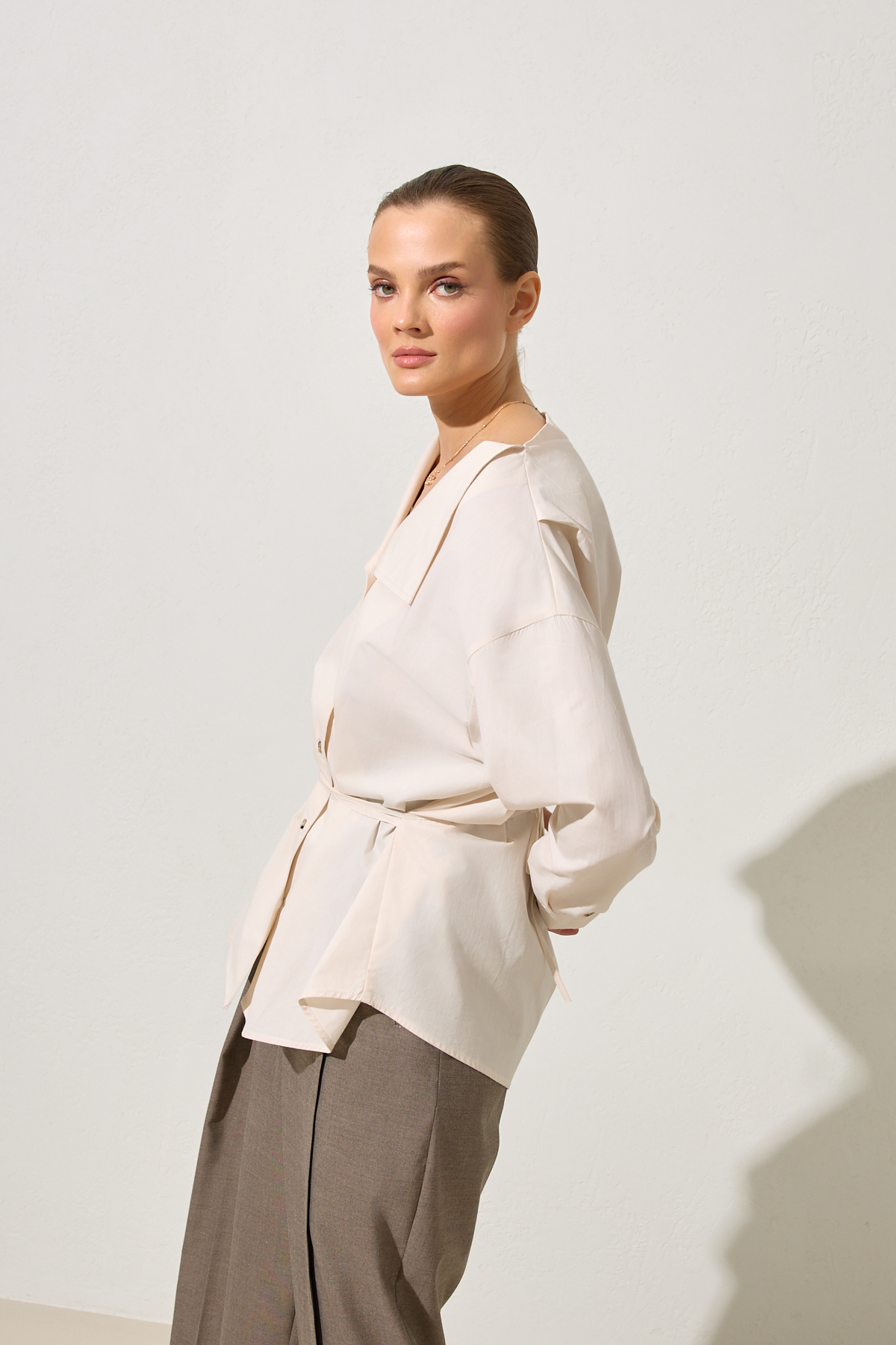 Krem %100 Pamuklu Yaka Detaylı Gömlek Kadın Gömlek modelleri