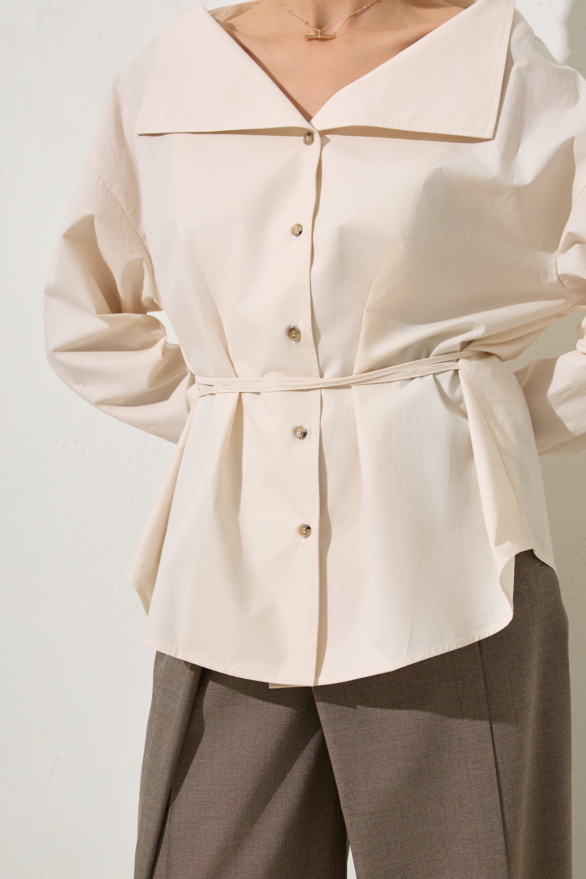 Krem %100 Pamuklu Yaka Detaylı Gömlek Kadın Gömlek modelleri