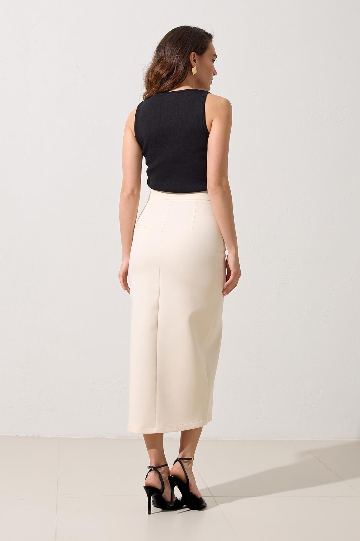 Krem Asimetrik Belden Oturtmalı Yırtmaç Detaylı Midi Boy Etek Kadın Etek modelleri