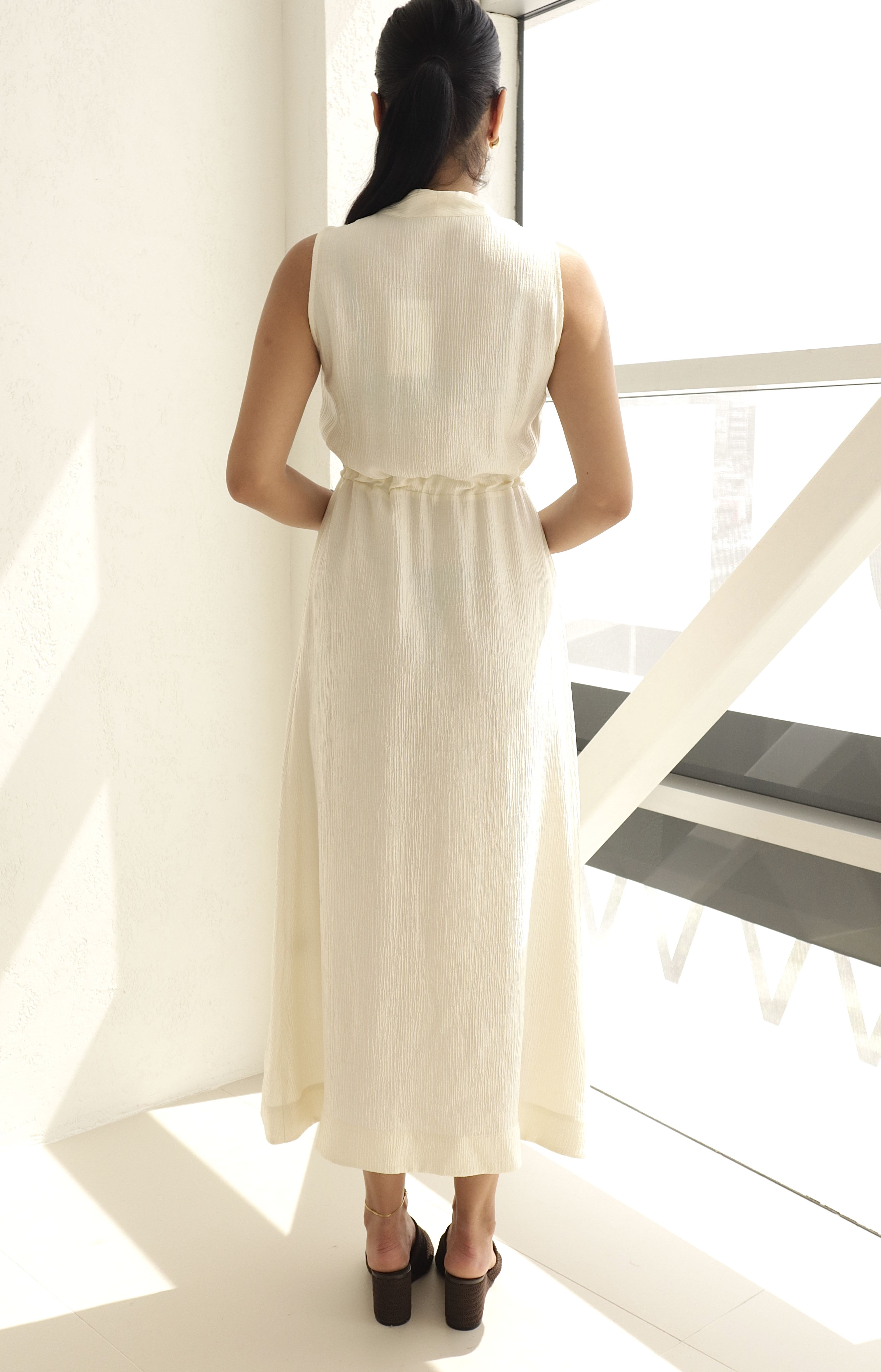 Krem Belden Bağlama Detaylı V Yaka Kolsuz Elbise Kadın Günlük Elbise modelleri