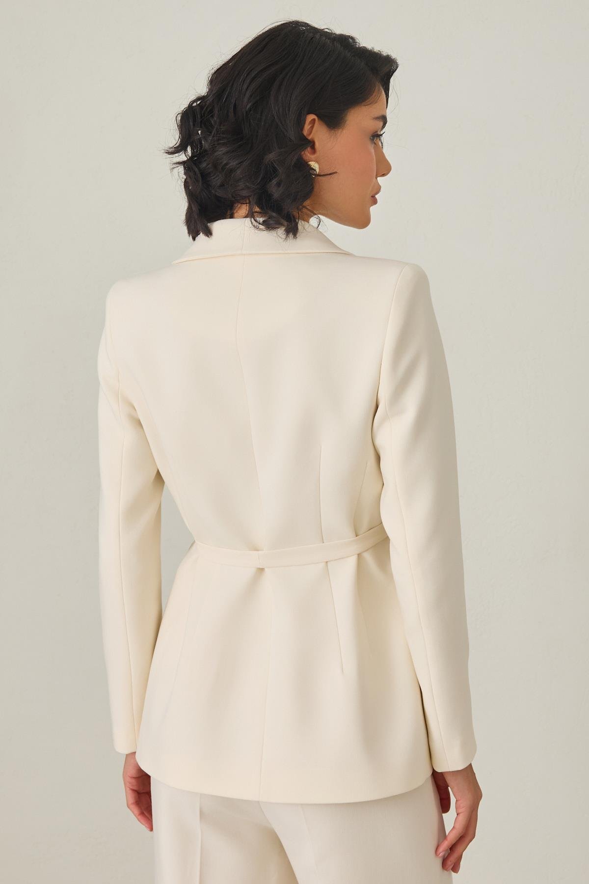 Krem Belden Bağlama Ve Cep Detaylı Ceket Ve Rahat Kesim Pantolonlu Takım Kadın Takım Elbise modelleri