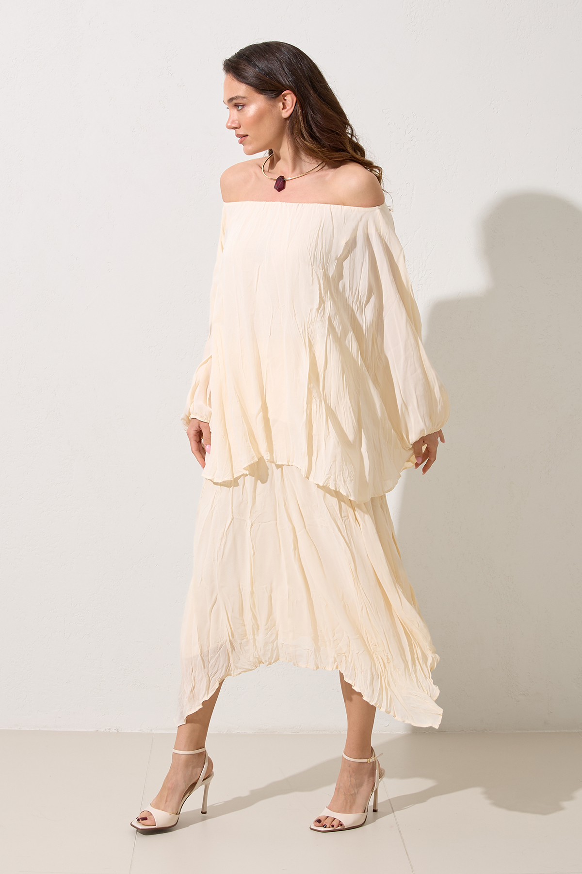 Krem Rahat Kesim Bluz Midi Boy Asimetrik Etekli Takım Kadın Etekli Takım modelleri