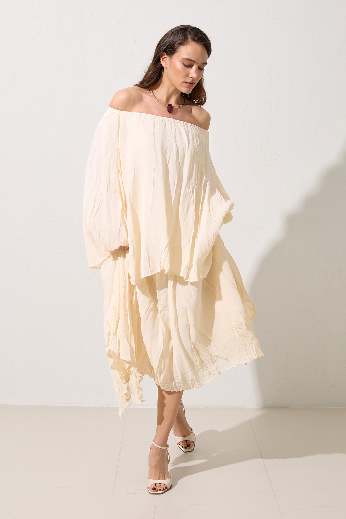 Krem Rahat Kesim Bluz Midi Boy Asimetrik Etekli Takım Kadın Etekli Takım modelleri