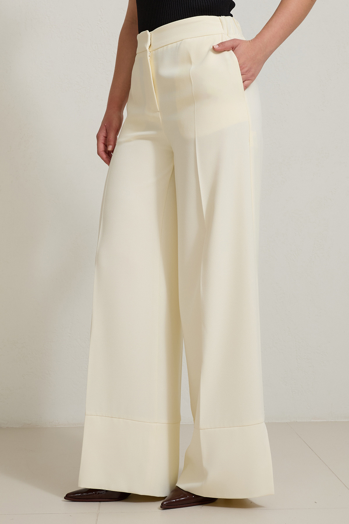 Krem Rahat Kesim Geniş Paça Pantolon Kadın Pantolon modelleri