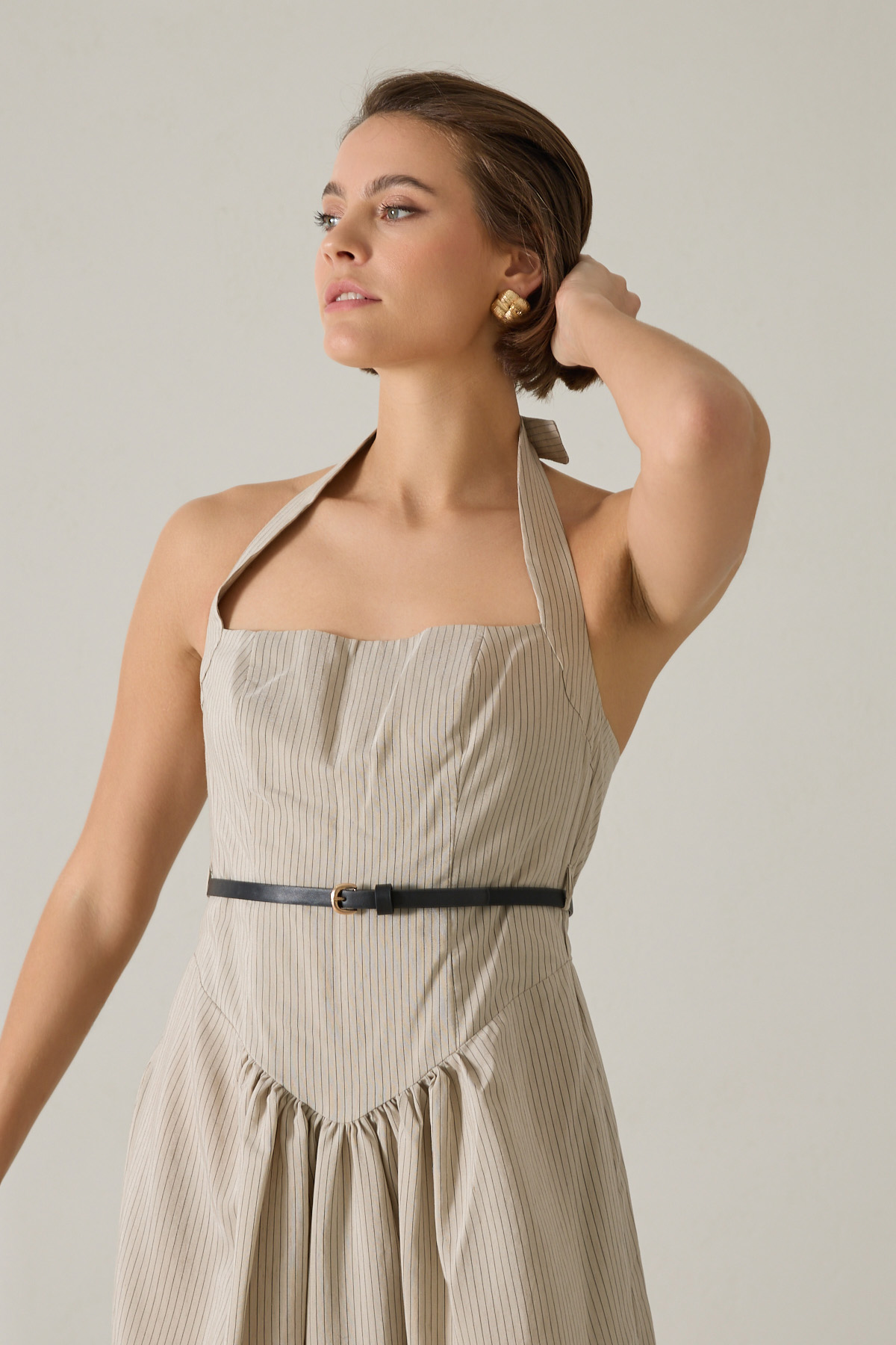 Krem-Siyah Boyun Ve Bel Detaylı Kemerli Elbise Kadın Günlük Elbise modelleri