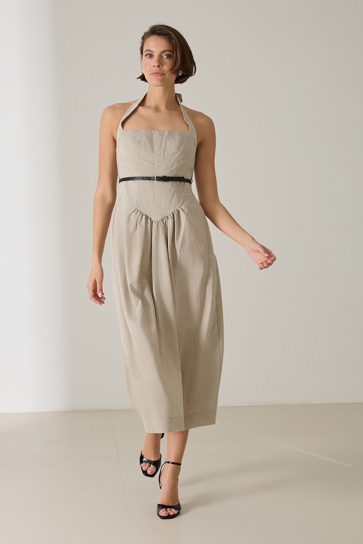 Krem-Siyah Boyun Ve Bel Detaylı Kemerli Elbise Kadın Günlük Elbise modelleri