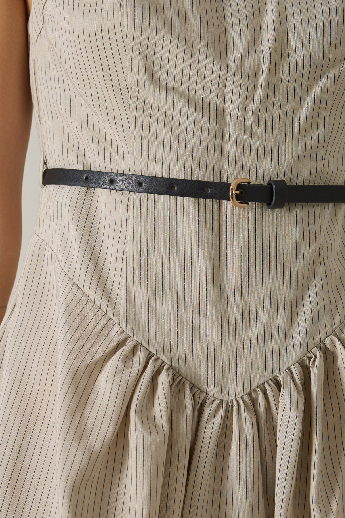 Krem-Siyah Boyun Ve Bel Detaylı Kemerli Elbise Kadın Günlük Elbise modelleri