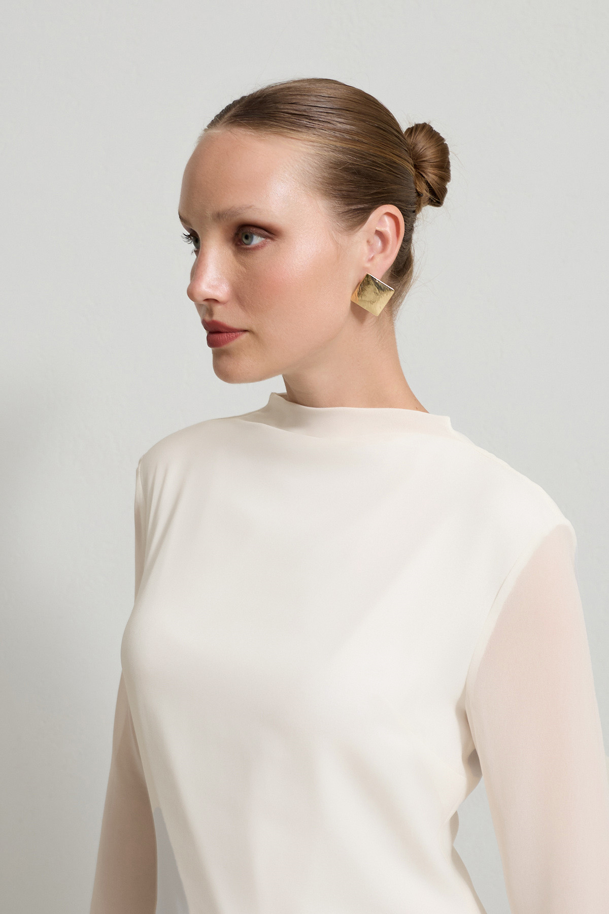 Krem Tam Kalıp Rahat Kesim Boyun Ve Etek Detaylı Elbise Kadın Günlük Elbise modelleri