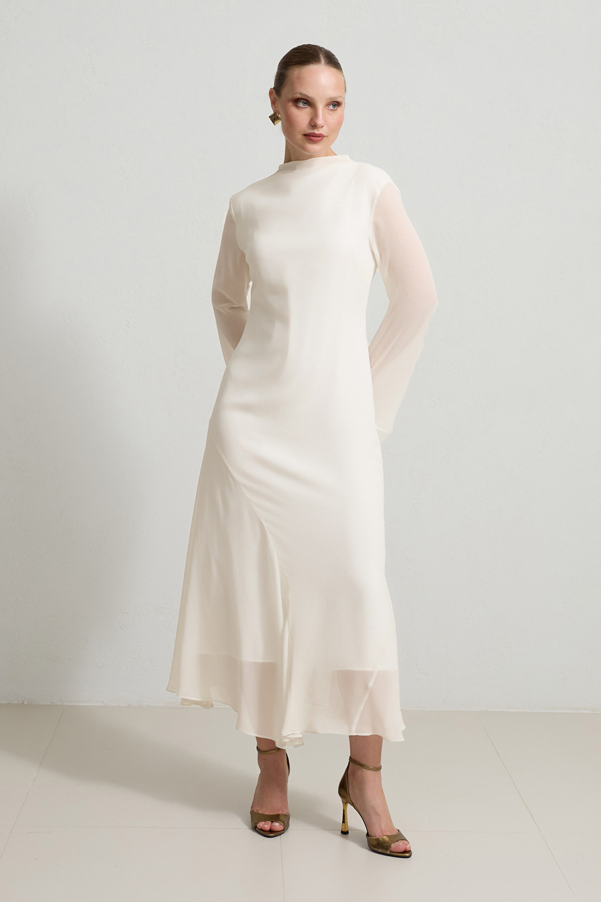 Krem Tam Kalıp Rahat Kesim Boyun Ve Etek Detaylı Elbise Kadın Günlük Elbise modelleri