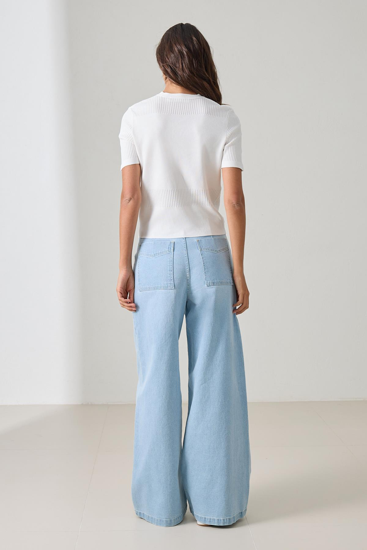 Krem V Yaka Kısa Kollu Triko Bluz Kadın Kategorisiz modelleri