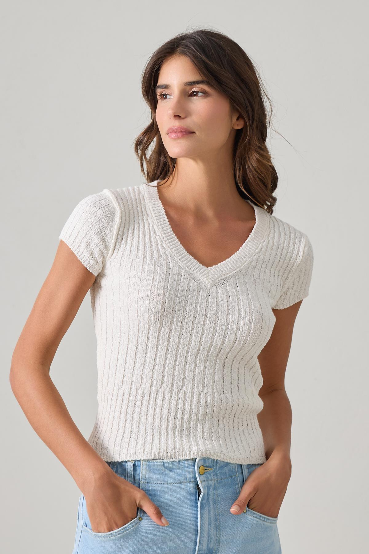 Krem V Yaka Kısa Kollu Triko Bluz Kadın Kategorisiz modelleri