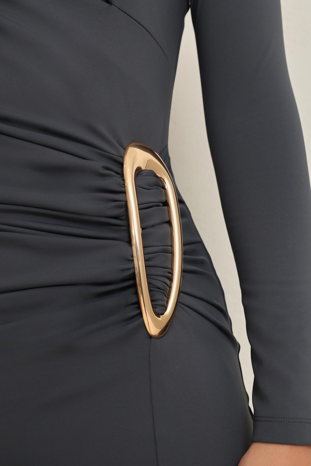 Kuvars Belden Drapeli Aksesuar Detaylı Uzun Kollu Elbise Kadın Günlük Elbise modelleri