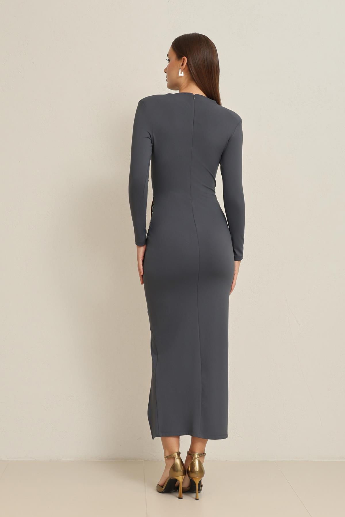 Kuvars Belden Drapeli Aksesuar Detaylı Uzun Kollu Elbise Kadın Günlük Elbise modelleri