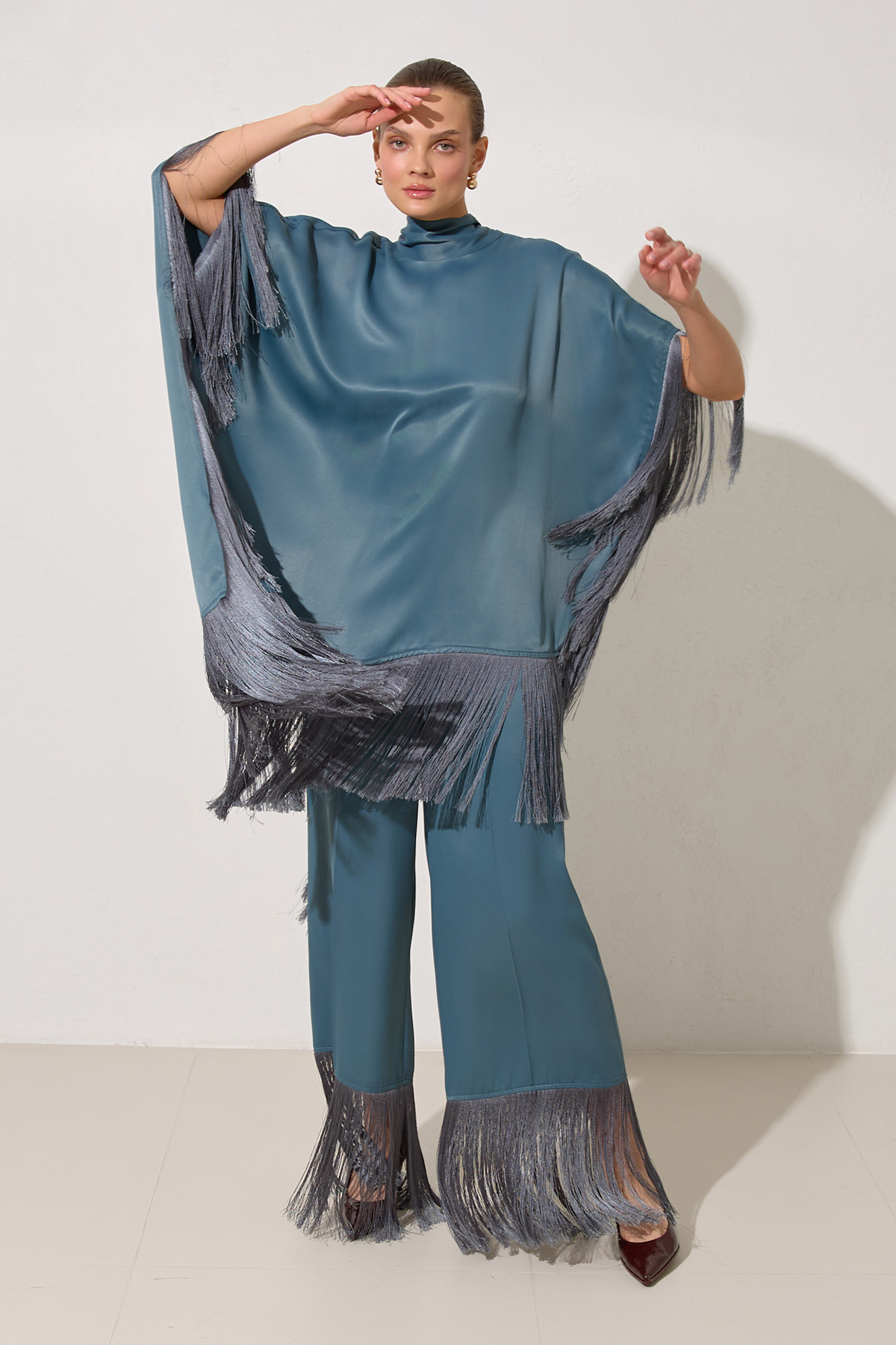 Kuvars Püskül Detaylı Bluz Ve Pantolonlu Takım Kadın Takım Elbise modelleri