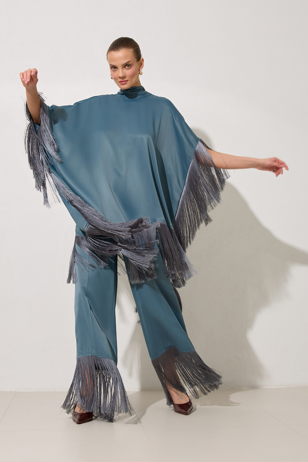 Kuvars Püskül Detaylı Bluz Ve Pantolonlu Takım Kadın Takım Elbise modelleri