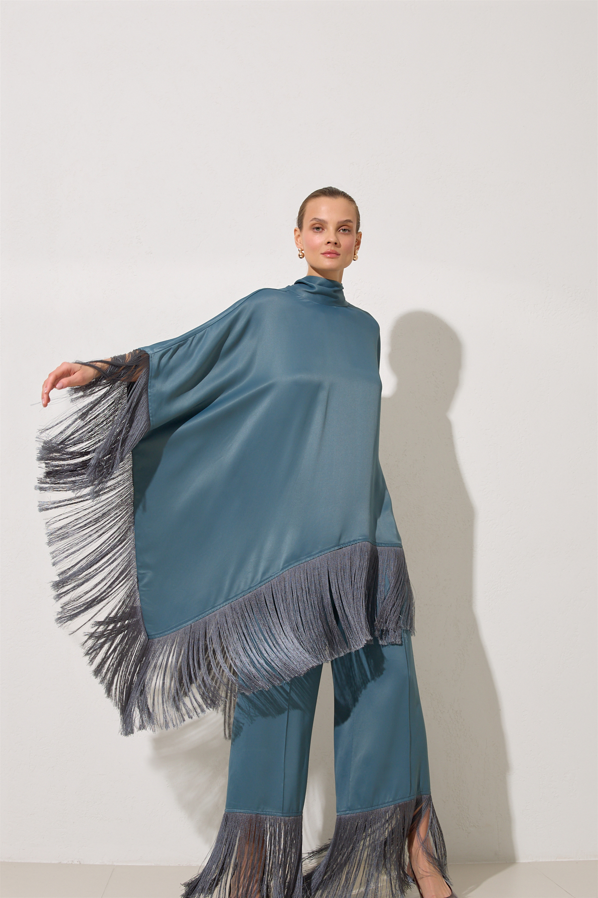 Kuvars Püskül Detaylı Bluz Ve Pantolonlu Takım Kadın Takım Elbise modelleri