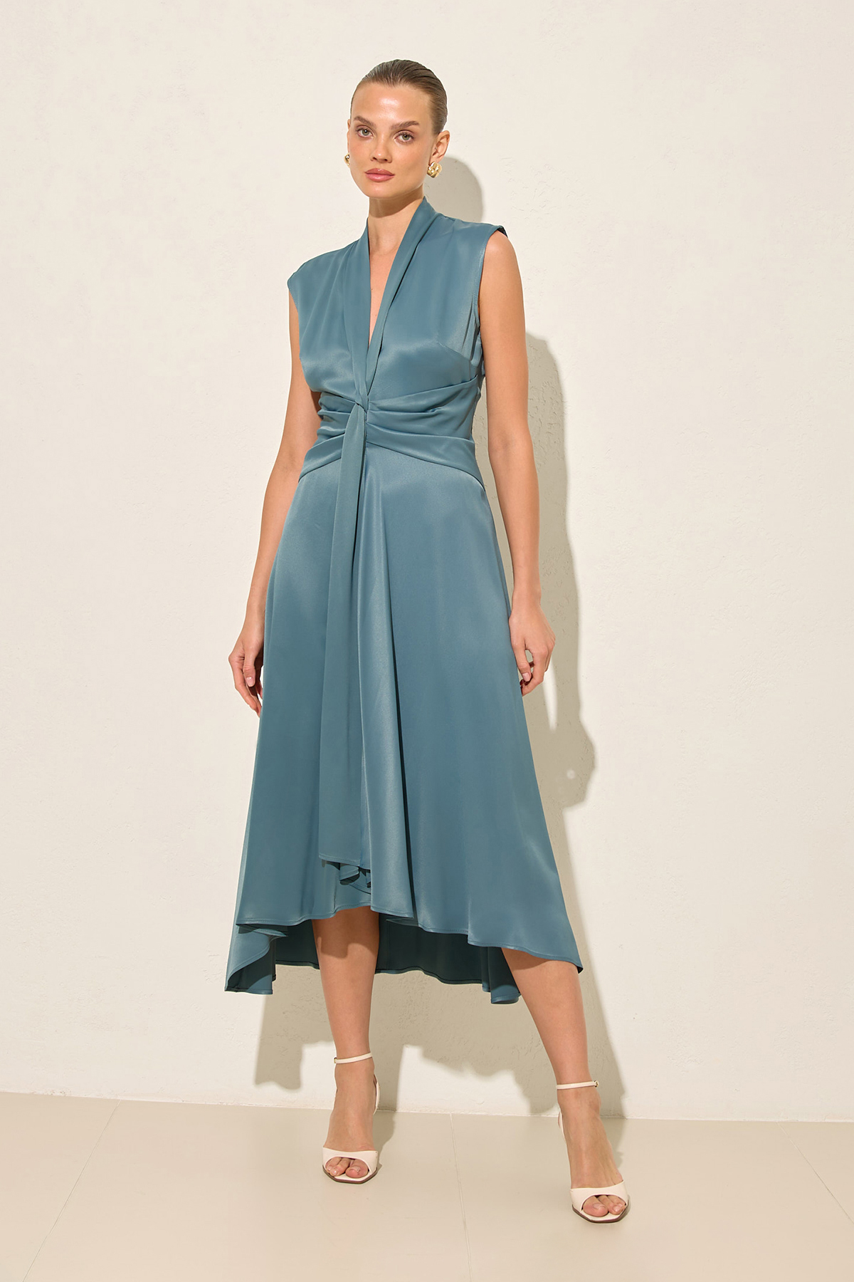 Kuvars V Yaka Belden Detaylı Midi Boy Kolsuz Elbise Kadın Elbise modelleri