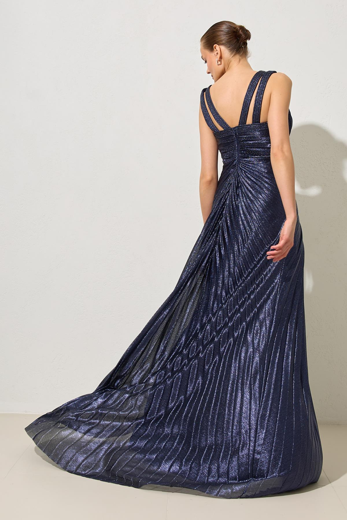 Lacivert Askı Ve Yaka Detaylı Piliseli Uzun Abiye Elbise Kadın Abiye Elbise modelleri