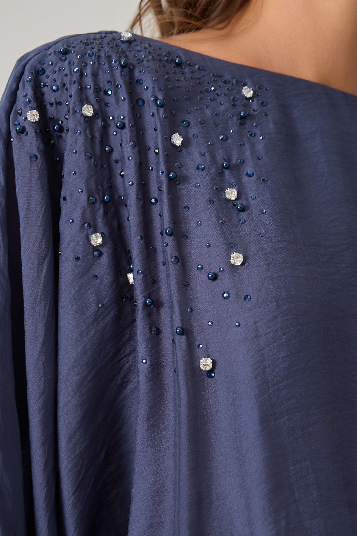 Lacivert Dar Kalıp Omuzdan Taş Detaylı Beldenbağlamalı Midi Boy Uzun Kollu Elbise Kadın Günlük Elbise modelleri