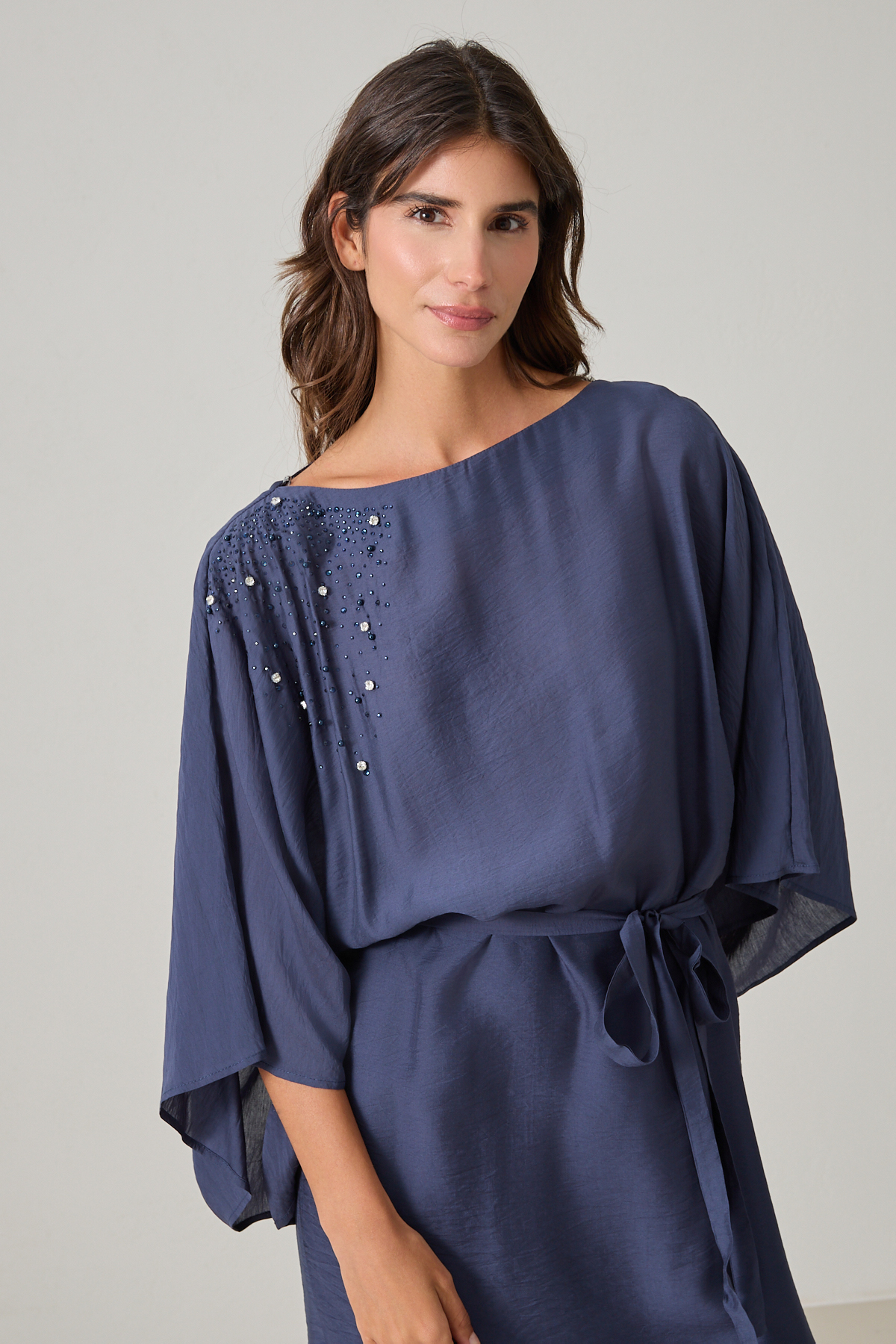 Lacivert Dar Kalıp Omuzdan Taş Detaylı Beldenbağlamalı Midi Boy Uzun Kollu Elbise Kadın Günlük Elbise modelleri