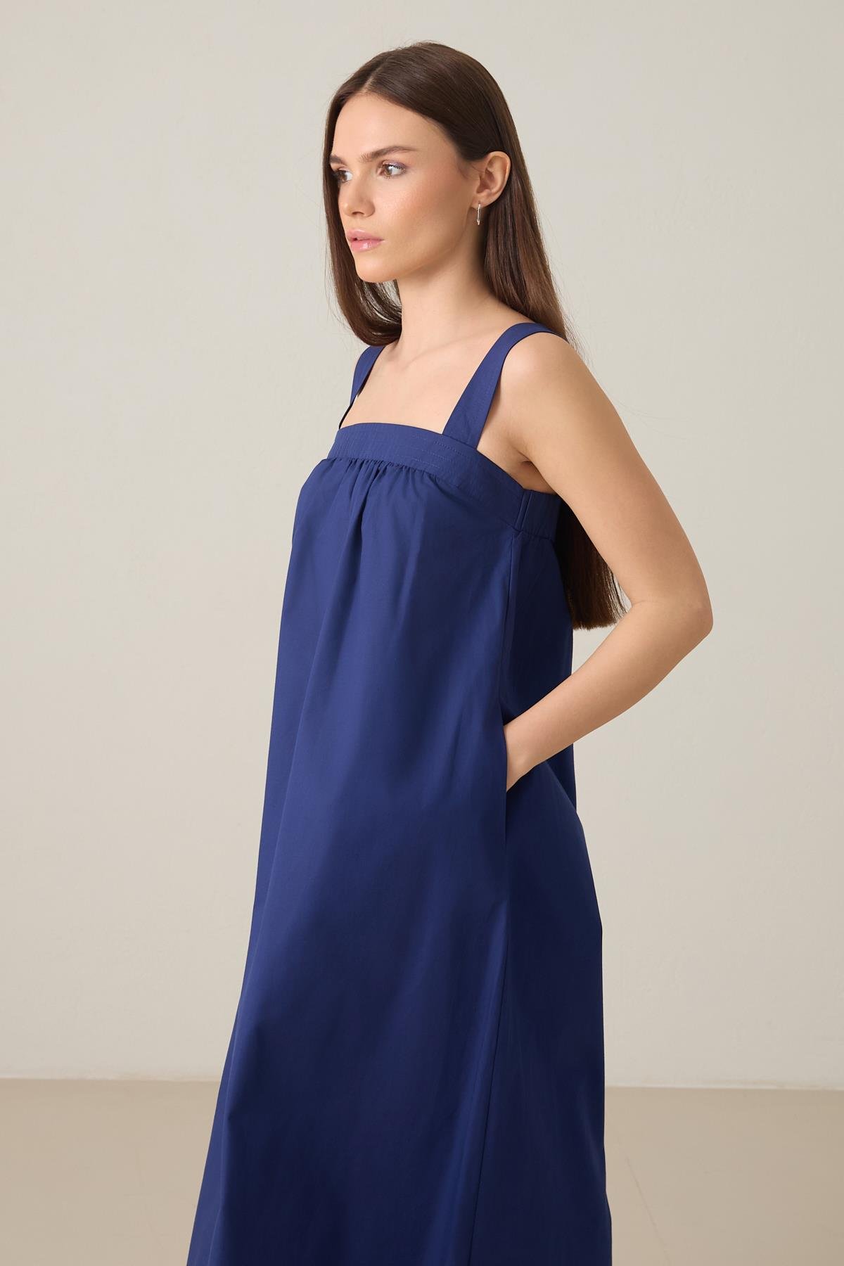 Lacivert Kare Yaka Pamuklu Dikiş Detaylı Midi Boy Elbise Kadın Günlük Elbise modelleri