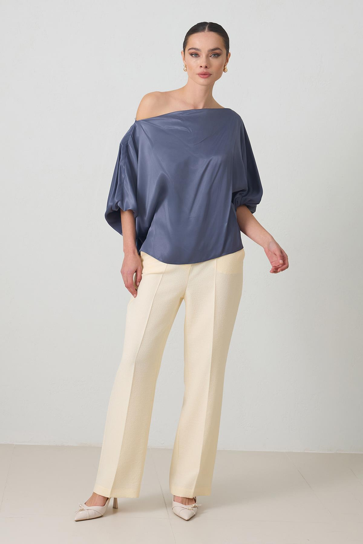 Lacivert Omuz Ve Kol Detaylı Rahat Kesim Şık Bluz Kadın Bluz modelleri