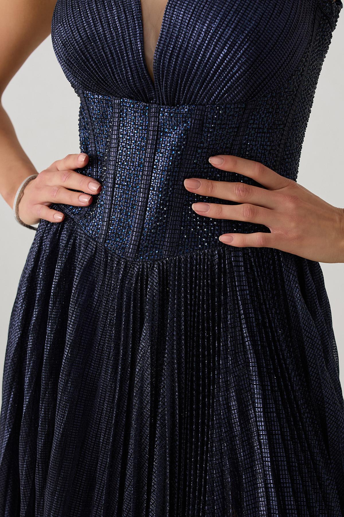 Lacivert Yaka Detaylı Kalın Askılı Pileli Uzun Abiye Elbise Kadın Abiye Elbise modelleri