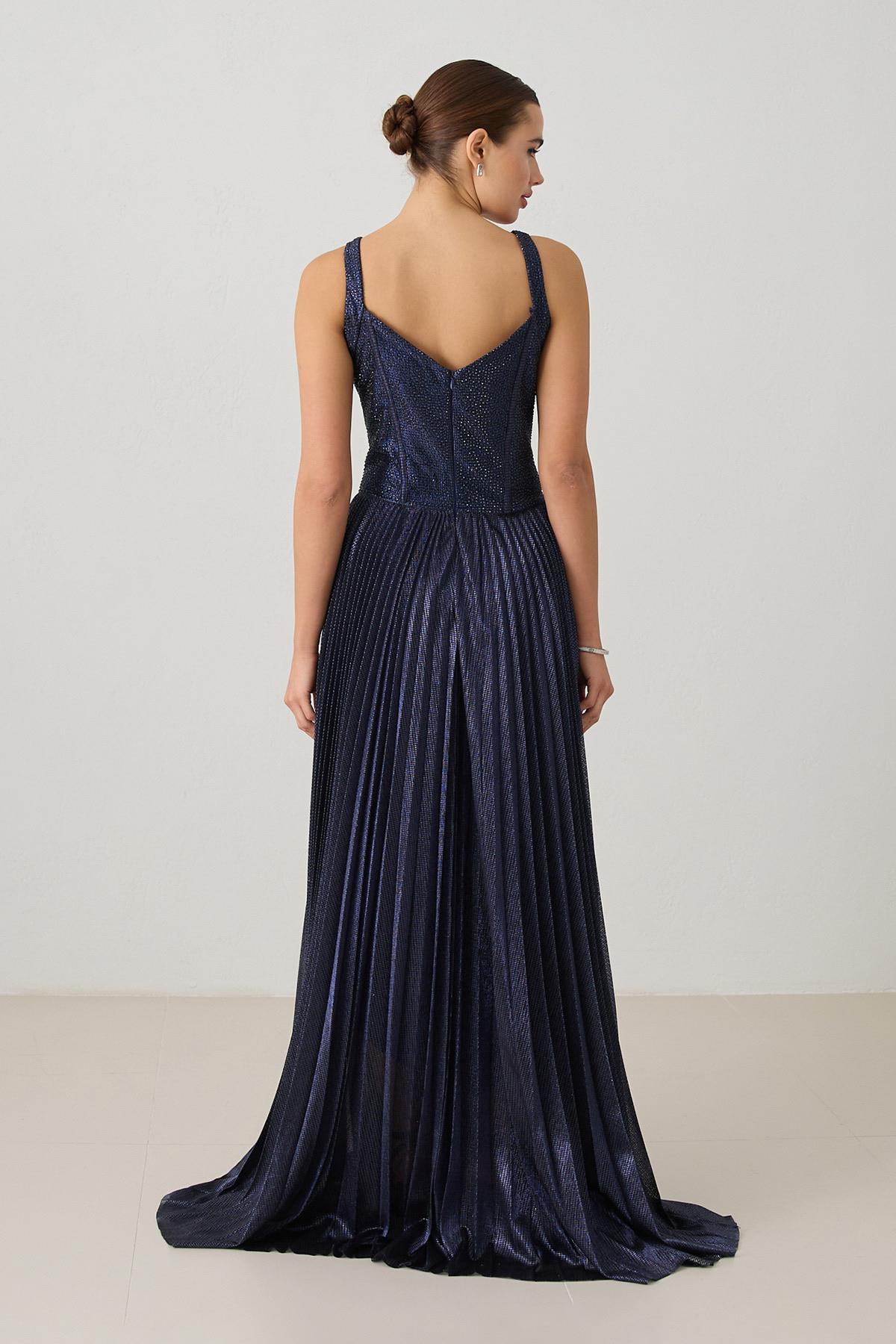 Lacivert Yaka Detaylı Kalın Askılı Pileli Uzun Abiye Elbise Kadın Abiye Elbise modelleri