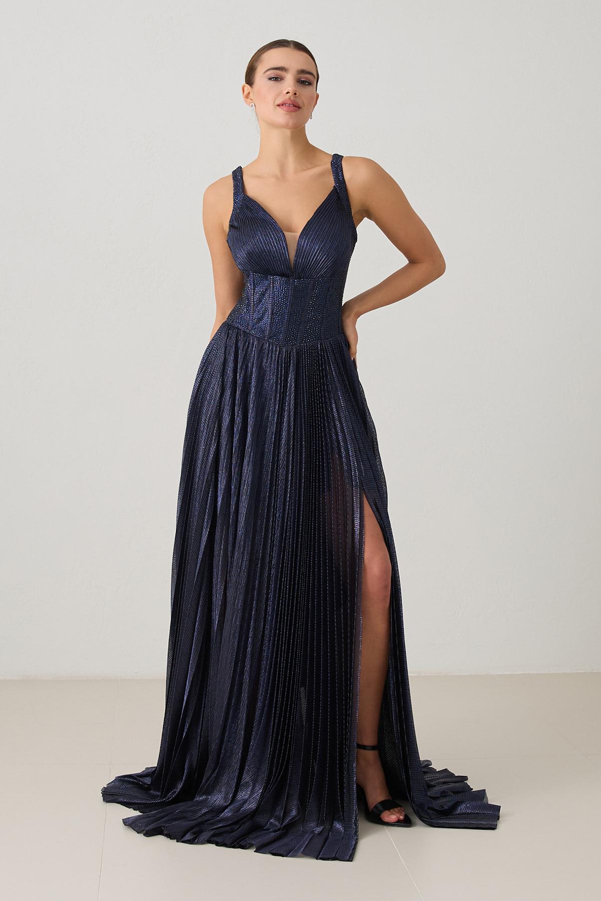 Lacivert Yaka Detaylı Kalın Askılı Pileli Uzun Abiye Elbise Kadın Abiye Elbise modelleri