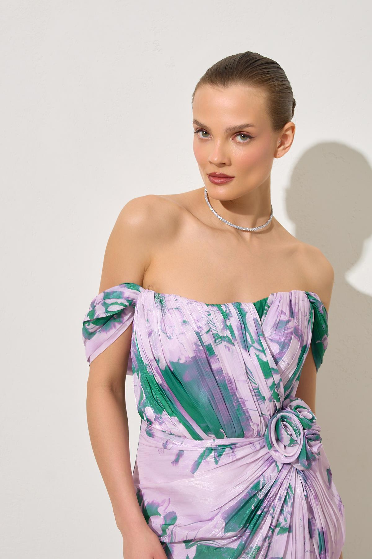 Lila Düşük Omuz Ve Belden Gül Detaylı Desenli Uzun Abiye Elbise Kadın Abiye Elbise modelleri